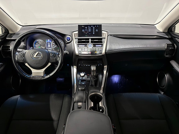 Lexus NX300h 15 of 25