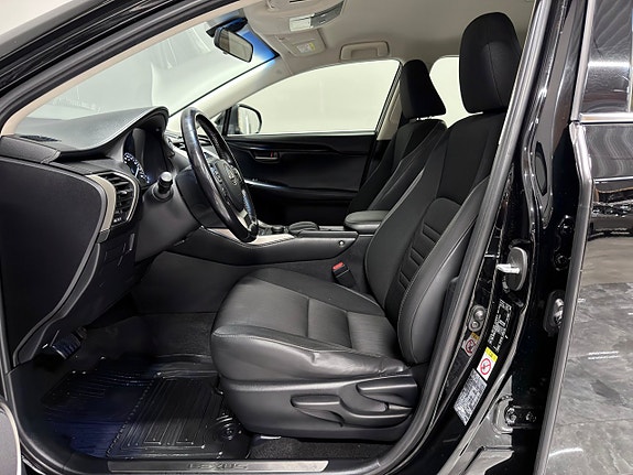 Lexus NX300h 13 of 25