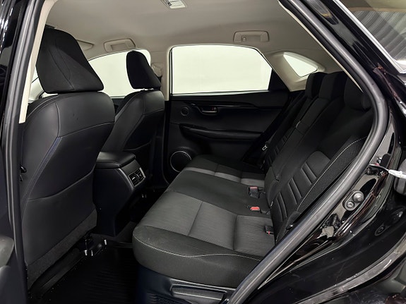 Lexus NX300h 24 of 25
