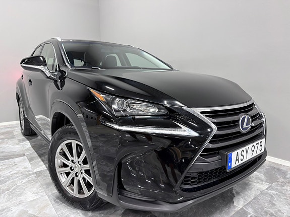 Lexus NX300h 2 of 25