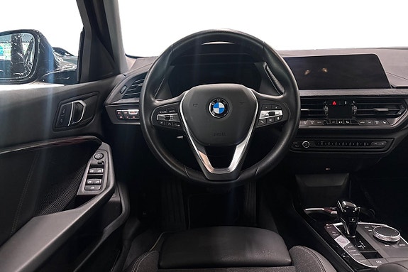 BMW 118i 9 of 17