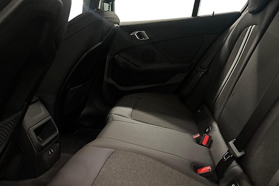 BMW 118i 11 of 17