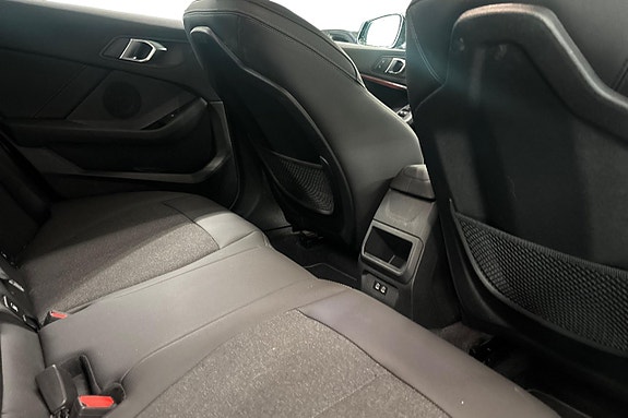 BMW 118i 7 of 17