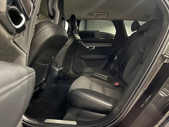 Volvo V90 Cross Country 20 of 23
