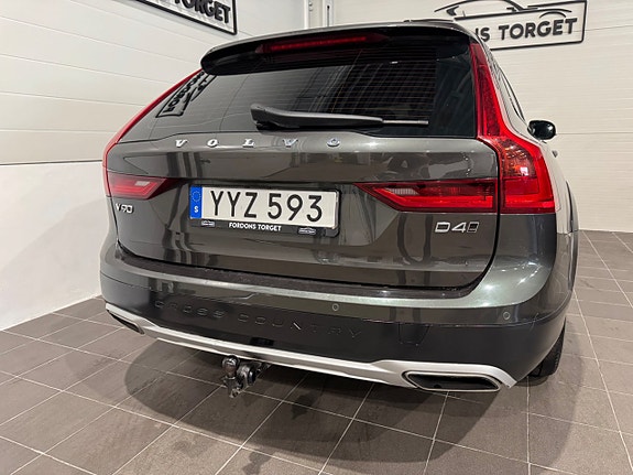 Volvo V90 Cross Country 10 of 23