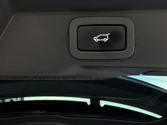 Land Rover Range Rover Sport 18 of 23
