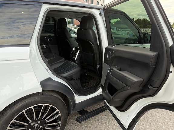 Land Rover Range Rover Sport 14 of 23