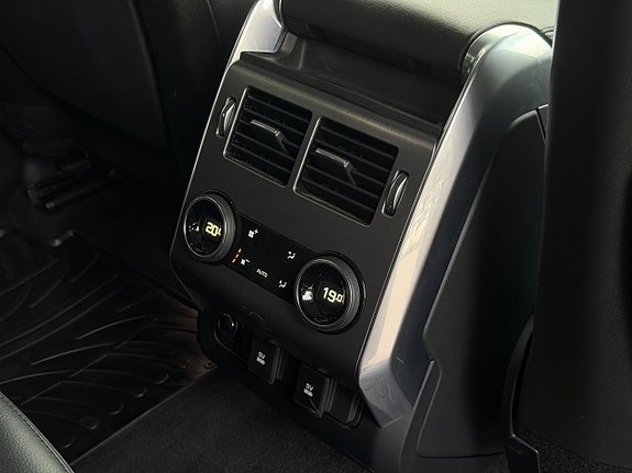Land Rover Range Rover Sport 16 of 23