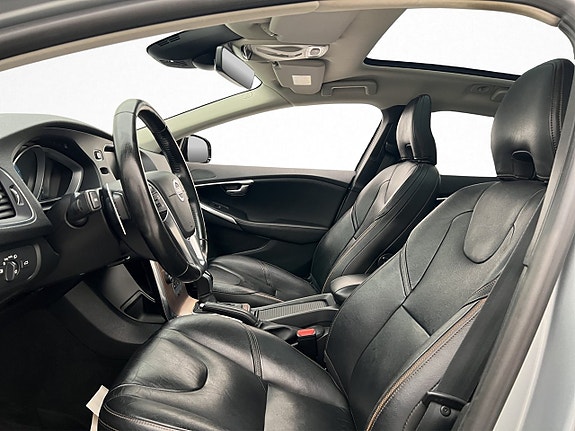 Volvo V40 Cross Country 11 of 30