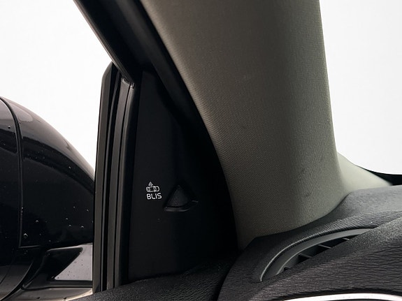 Volvo V40 Cross Country 14 of 30