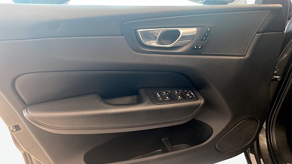 Volvo XC60 11 of 22