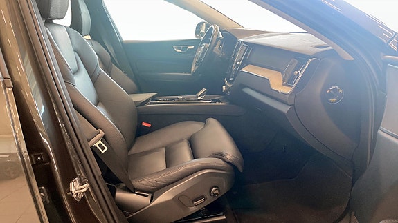 Volvo XC60 3 of 22
