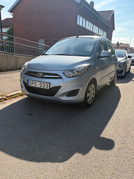 Hyundai i10 2 of 9