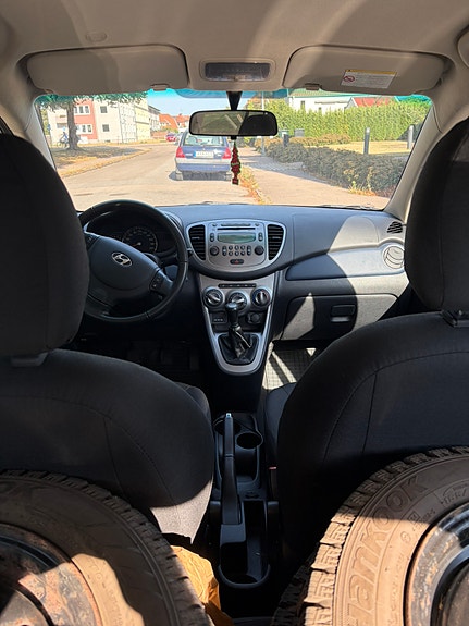 Hyundai i10 7 of 9