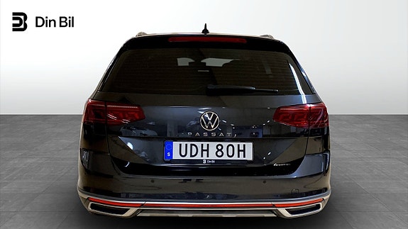 Volkswagen Passat Alltrack 5 of 13