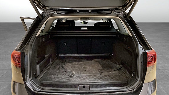 Volkswagen Passat Alltrack 12 of 13