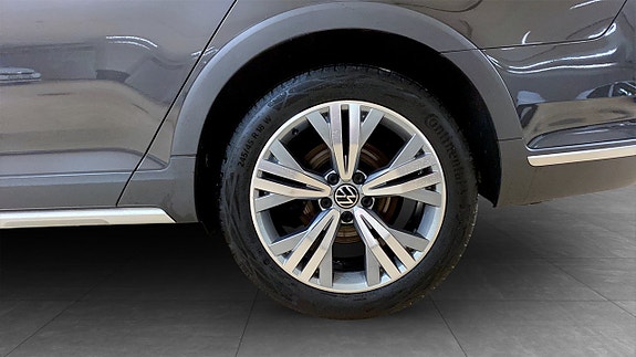 Volkswagen Passat Alltrack 6 of 13