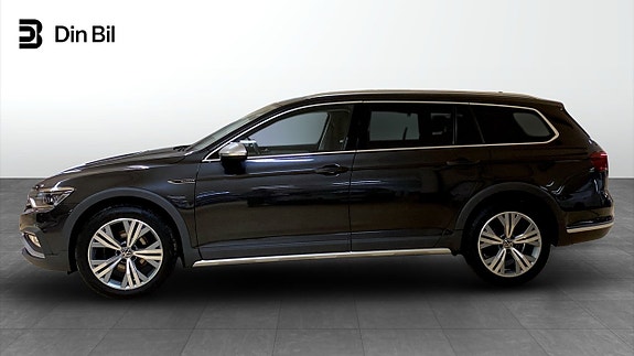Volkswagen Passat Alltrack 2 of 13
