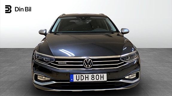 Volkswagen Passat Alltrack 4 of 13