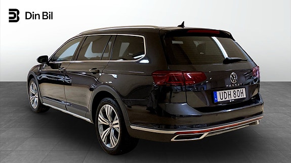 Volkswagen Passat Alltrack 3 of 13