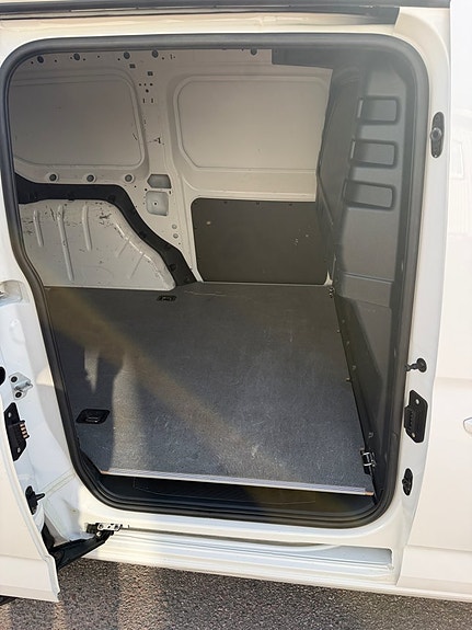 Volkswagen Caddy Maxi 8 of 16