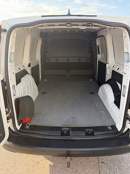 Volkswagen Caddy Maxi 7 of 16