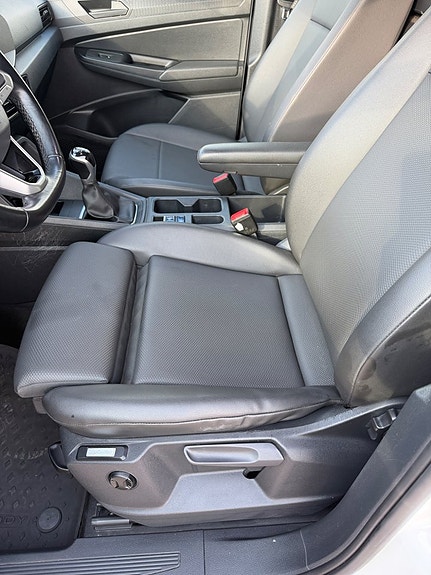 Volkswagen Caddy Maxi 10 of 16