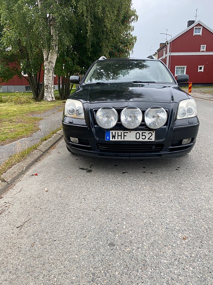 Toyota Avensis 2 of 4