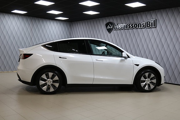 Tesla Model Y 5 of 27