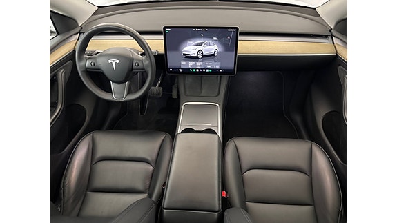 Tesla Model Y 8 of 27