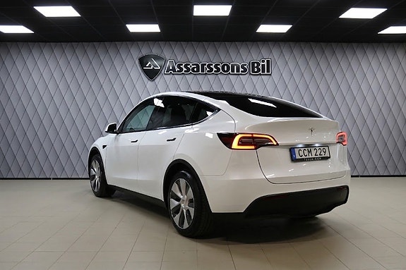 Tesla Model Y 17 of 27