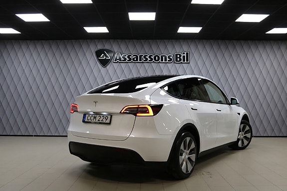 Tesla Model Y 19 of 27