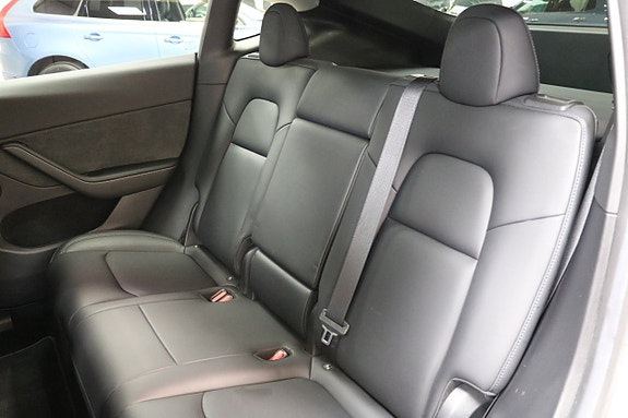 Tesla Model Y 10 of 27