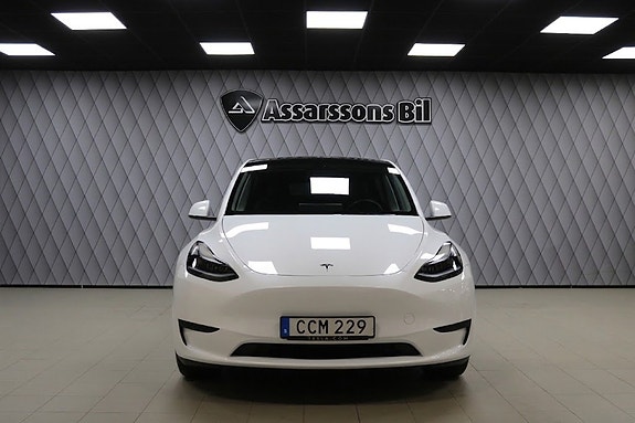 Tesla Model Y 18 of 27