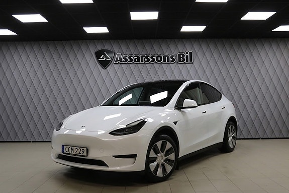 Tesla Model Y 20 of 27