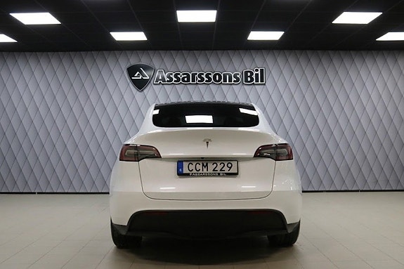 Tesla Model Y 4 of 27