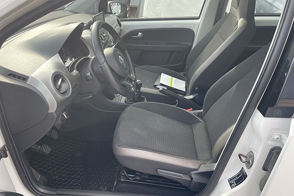 Volkswagen UP! 6 of 14