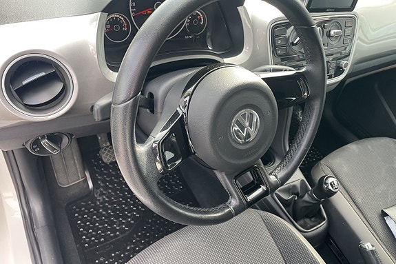 Volkswagen UP! 8 of 14