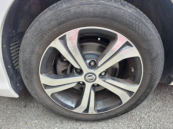 Nissan Pulsar 2 of 10