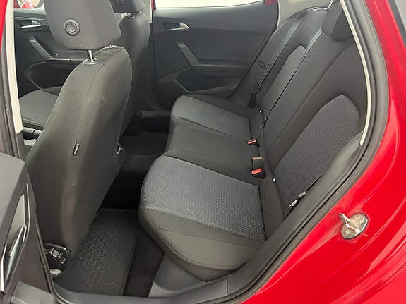 Seat Arona 12 of 18