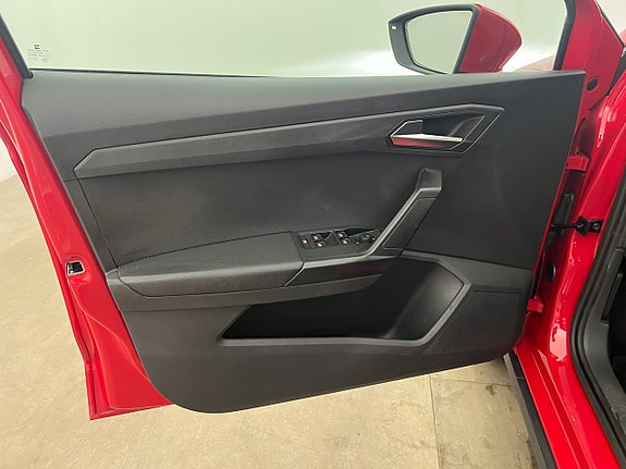 Seat Arona 11 of 18