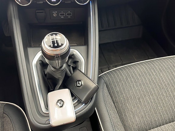 Renault Clio 12 of 19