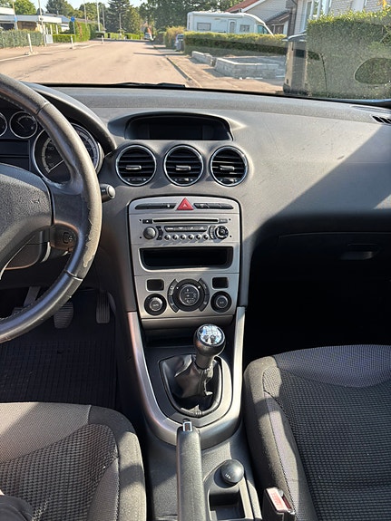 Peugeot 308 7 of 9