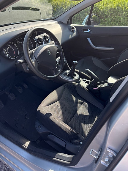 Peugeot 308 5 of 9