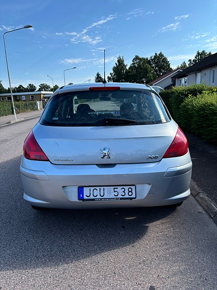 Peugeot 308 2 of 9