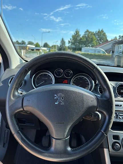 Peugeot 308 8 of 9