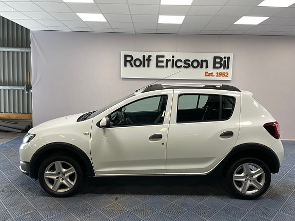 Dacia Sandero Stepway 2 of 16