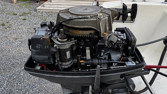 Ryds 430 m Suzuki 40hk och trailer 6 of 9