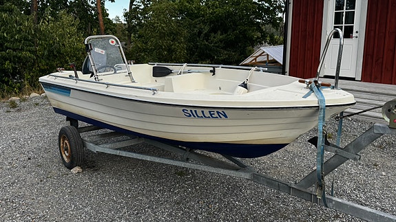 Ryds 430 m Suzuki 40hk och trailer 3 of 9