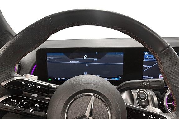 Mercedes-Benz GLB200 6 of 15